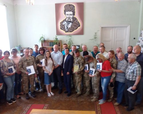 В смт Озерне відбулася урочиста церемонія випуску регіональних курсів за програмою Україна-НАТО  з перепідготовки військовослужбовців