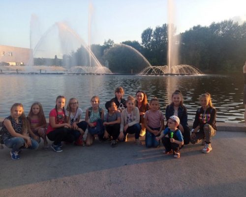 Юні аматори району відвідали світломузичний фонтан «Roshen»