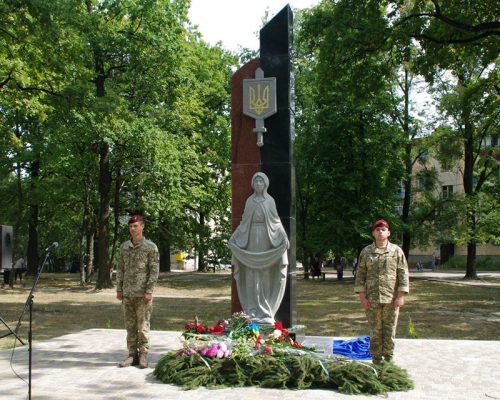 У Озерному урочисто відкрили Меморіал воїнам-захисникам України