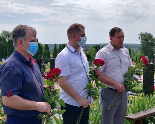 Напередодні Дня батька у районі вшанували пам’ять загиблих захисників України