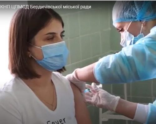 Вакцинація від COVID-19: проведено імунізацію медичних працівників у Бердичеві. ВІДЕО