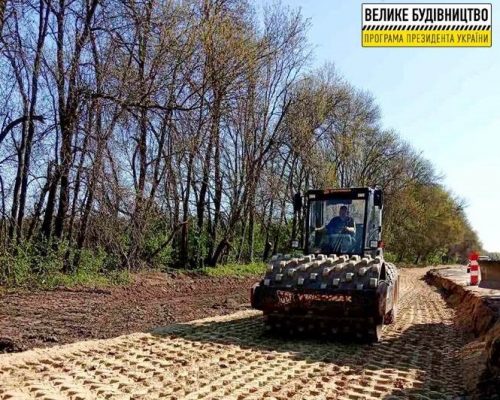 У рамках програми «Велике будівництво» приступили до капітального ремонту шляху Н-03 на кордоні Житомирської та Хмельницької областей