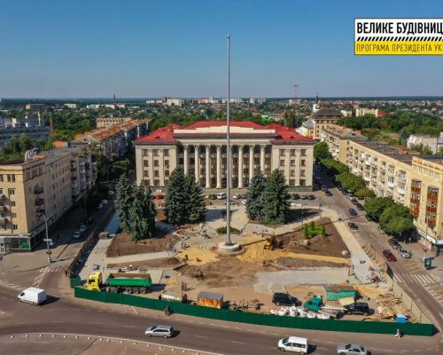 Велике будівництво на Житомирщині: у Житомирі встановлено 50-метровий флагшток до 30-річчя Незалежності України