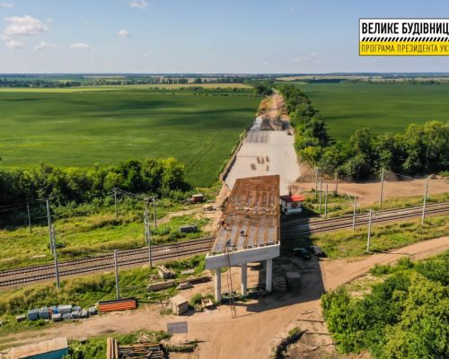 Поблизу міста Чуднів будується шляхопровід над залізничними коліями. ВІДЕО