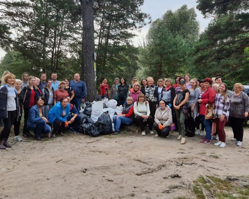 «Побачив? Прибери!»: працівники Житомирської районної державної адміністрації долучилися до найбільшої екологічної акції осені