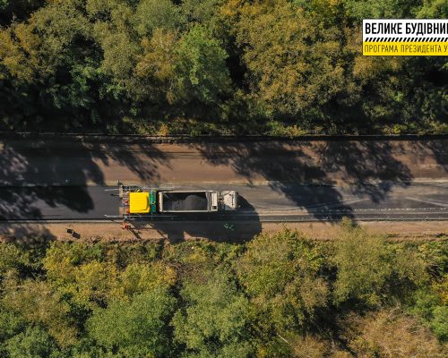 Велике будівництво на Житомирщині: на км 125 автодороги М-21 одночасно виконуються кілька видів робіт. ФОТО