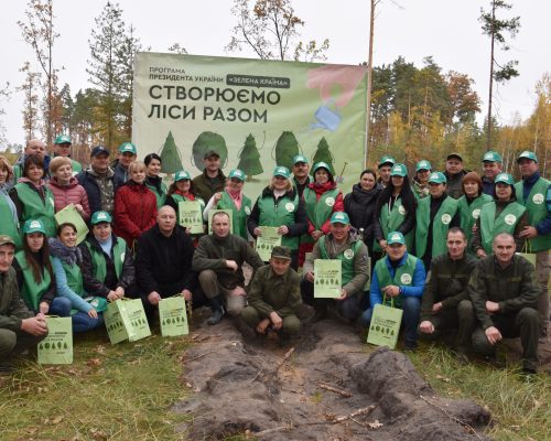 Працівники Житомирської райдержадміністрації долучились до акції «Створюємо ліси разом»