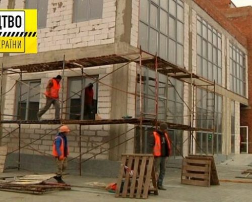 Велике будівництво на Житомирщині: у Баранівці завершується будівництво Прозорого офісу. ВІДЕО