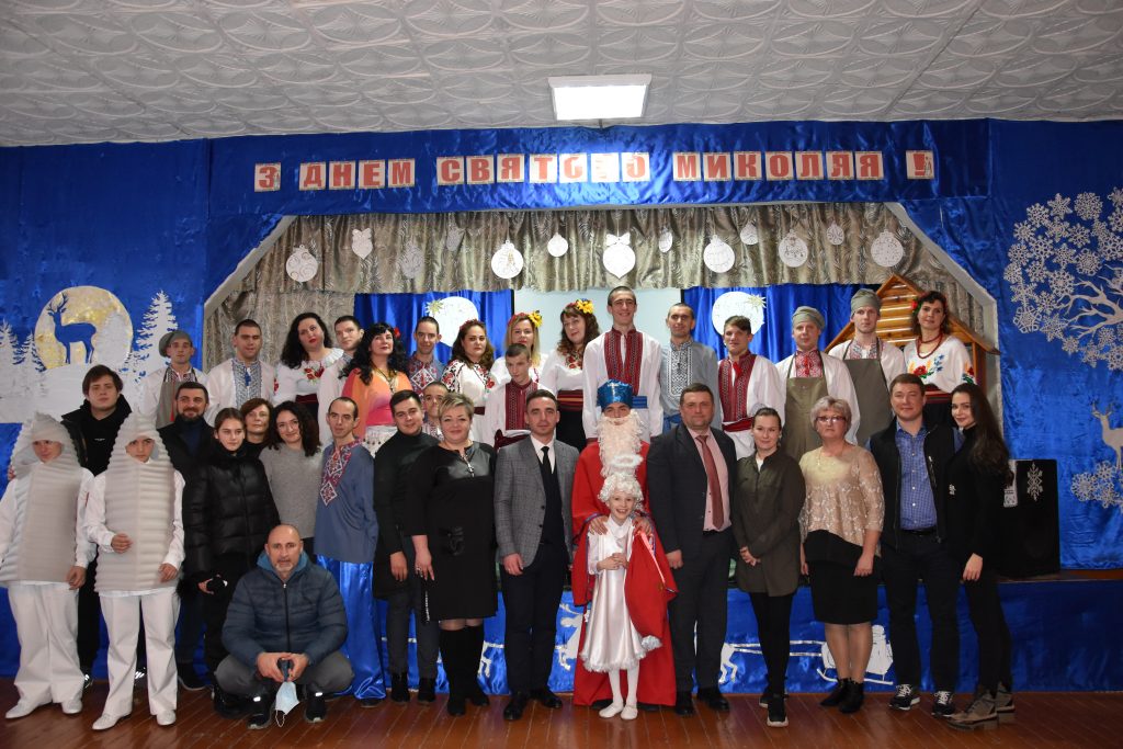 Керівники області та району привітали дітей з Днем Святого Миколая