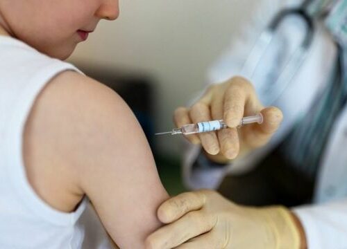 Який має бути інтервал між вакцинацію проти COVID-19 та іншими щепленнями – роз’яснює МОЗ