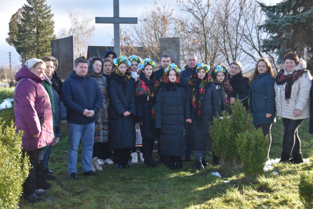 У селі Кодня Житомирського району відбувся меморіальний захід біля пам’ятника жертв Голодомору